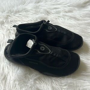 NWOT Body Glove Water Shoes Sz 6 (Big Boy/Small Men’s shoes)